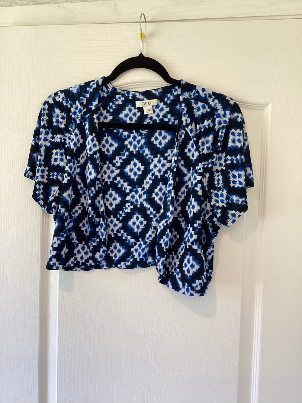 Cato Blue White Black Patterned Cropped Cardigan L EUC